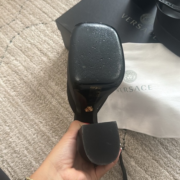 Versace heels size 38 - Picture 4 of 5